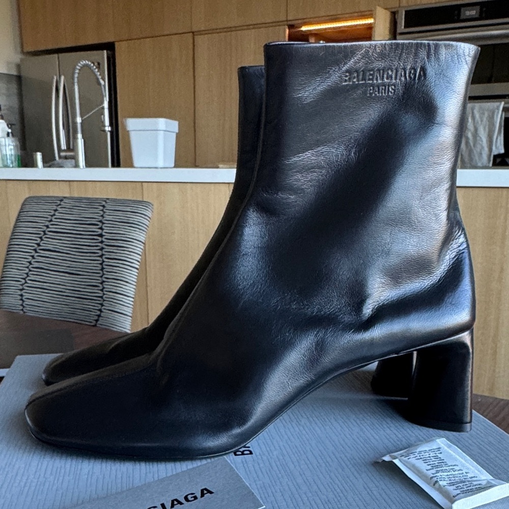 NIB Balenciaga “Duty Free” Black Leather Heeled Boots Sz40